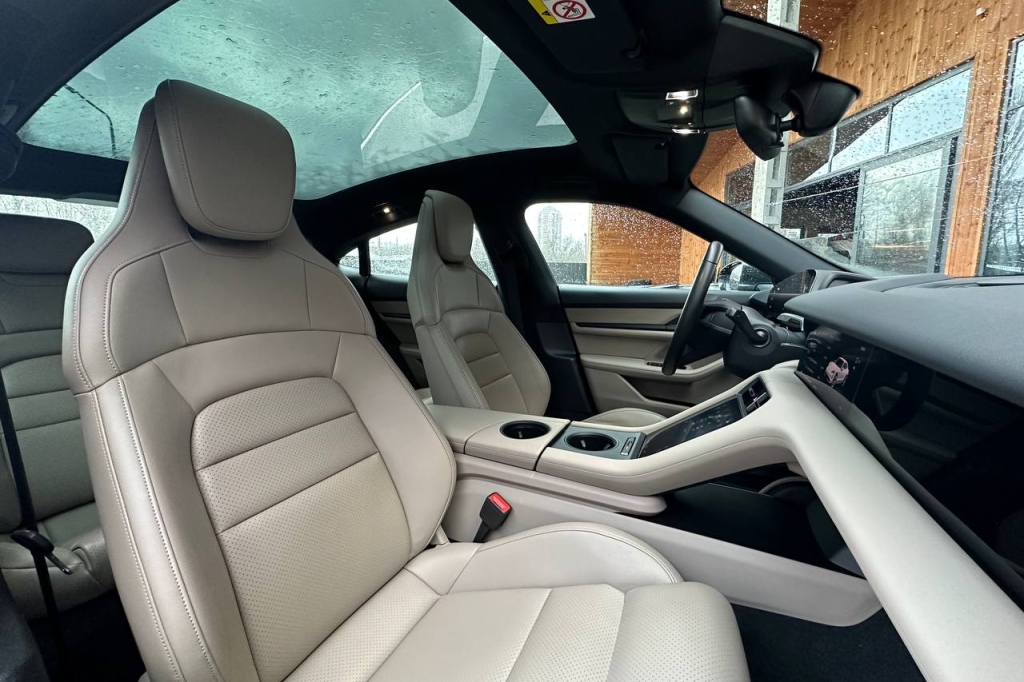 Porsche Taycan 4S 2020 фото 16