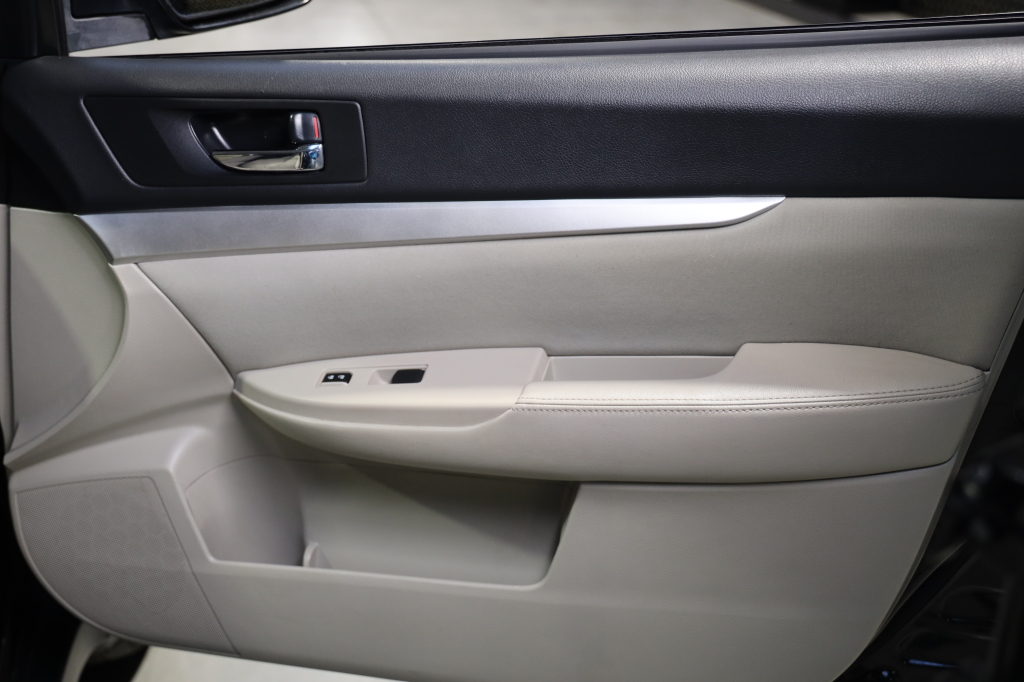 Subaru Outback 2012 photo 20