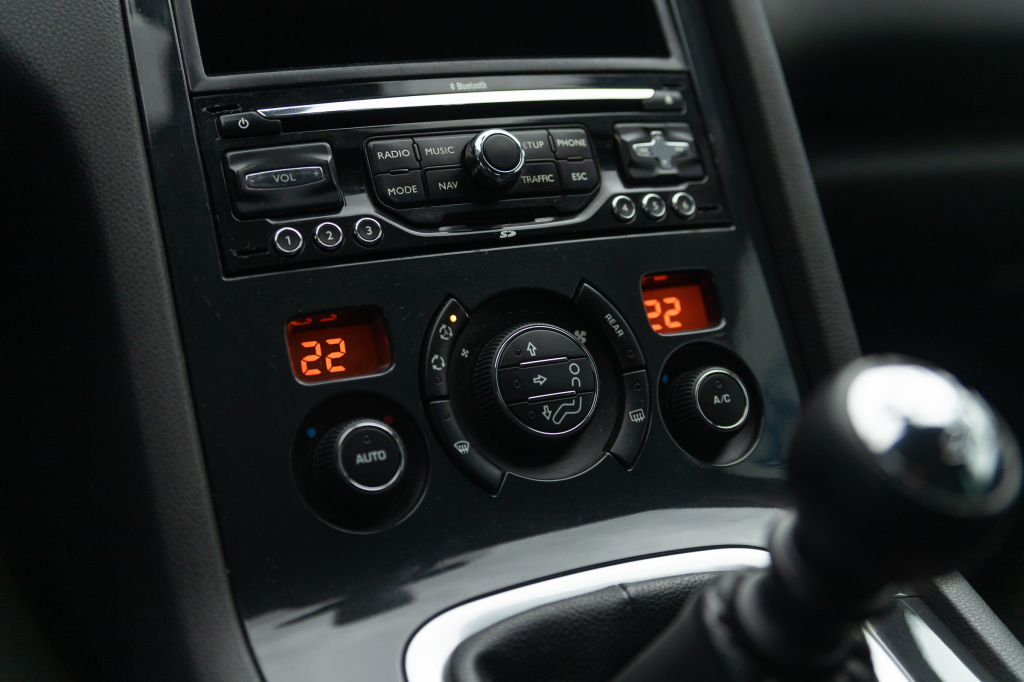 Peugeot 5008 2010 photo 21