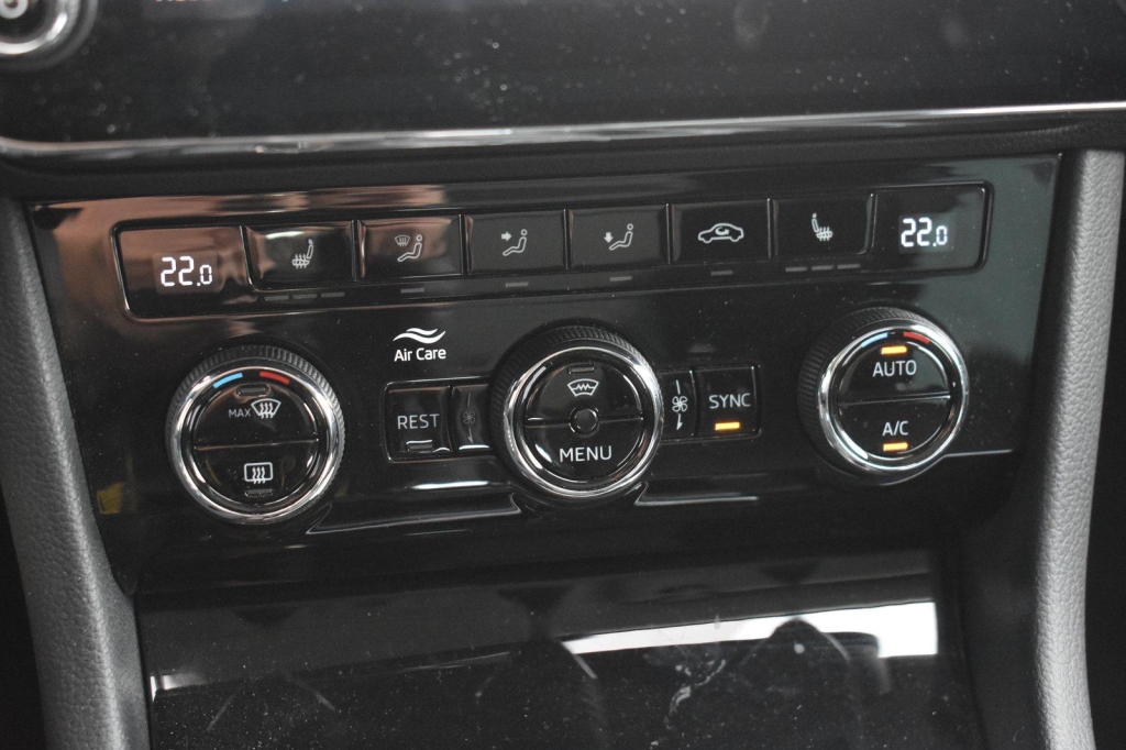 Skoda Superb Combi 2018 фото 6