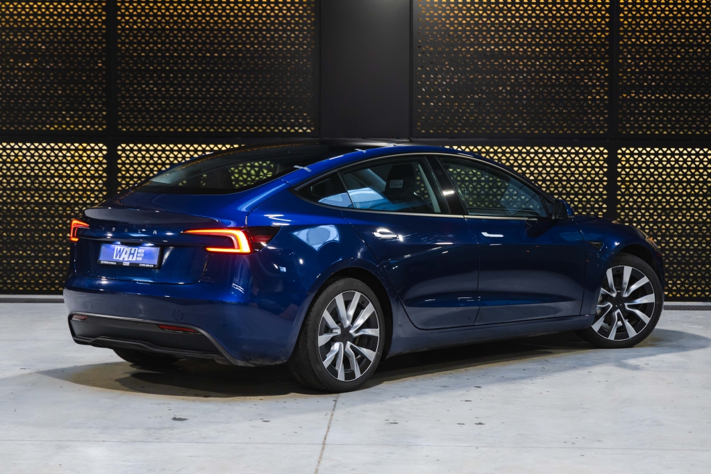 Tesla Model 3 2024 фото 8