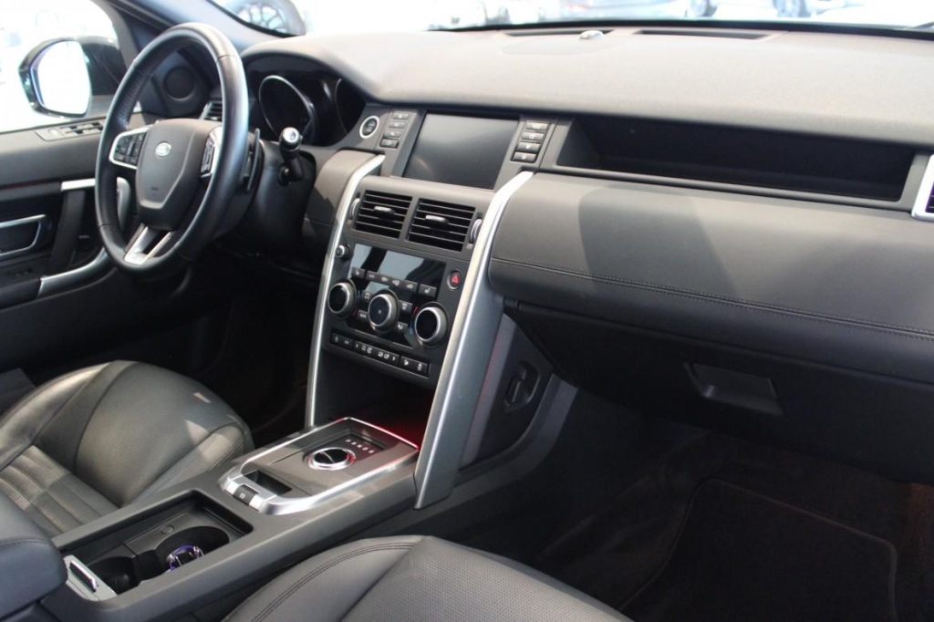 Land Rover Discovery 2017 photo 7