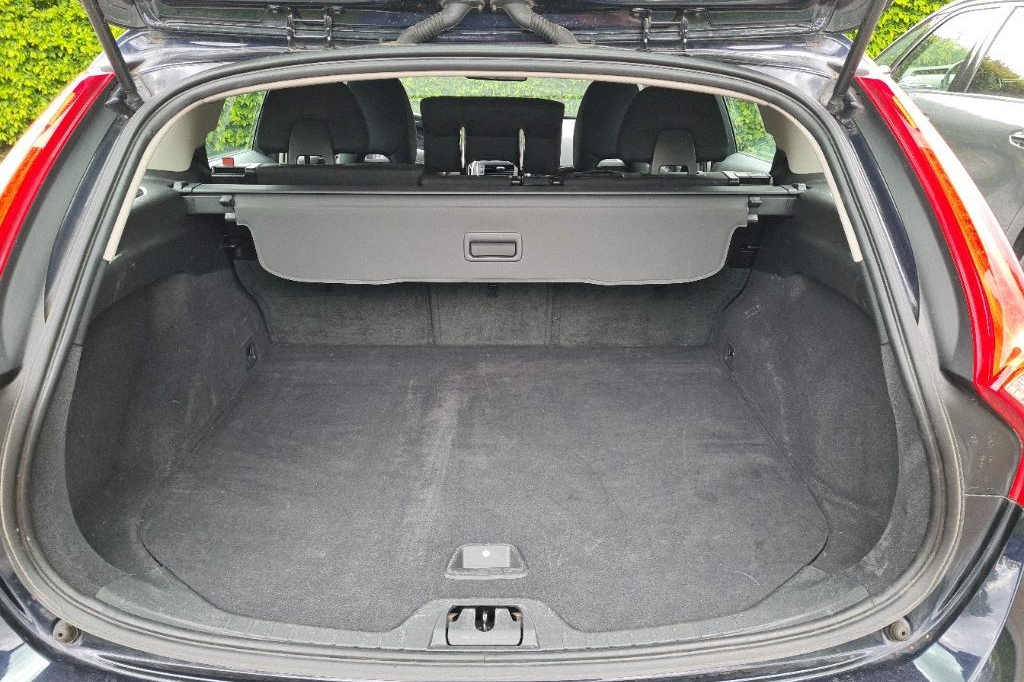 Volvo V60 2016 фото 12