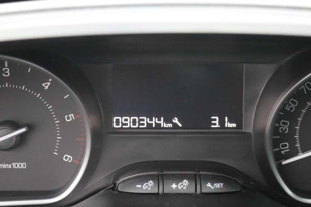 Peugeot 208 2017 photo 3