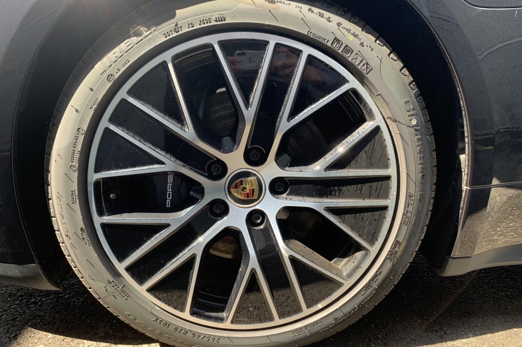 Porsche Taycan 2021 фото 2