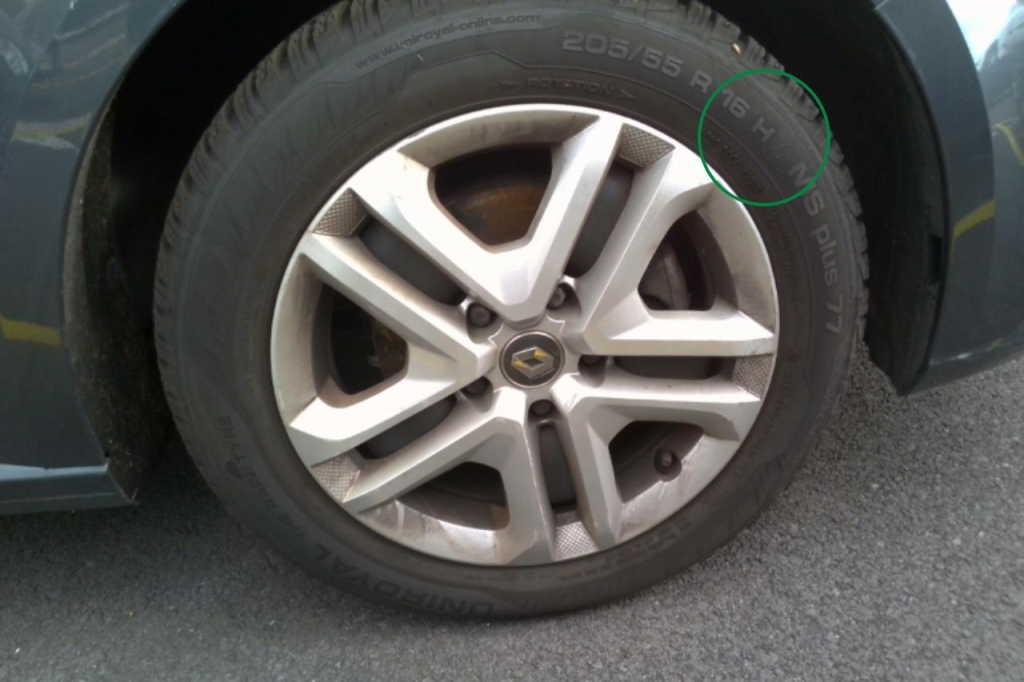 Renault Megane 2019 фото 18