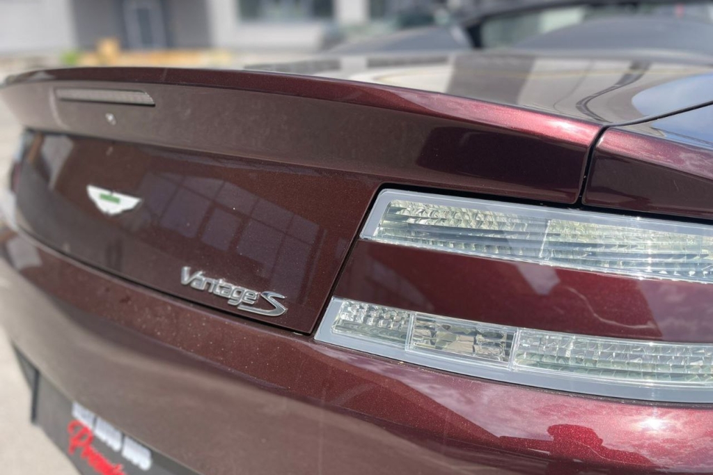 Aston Martin V8 Vantage S 2017 photo 6