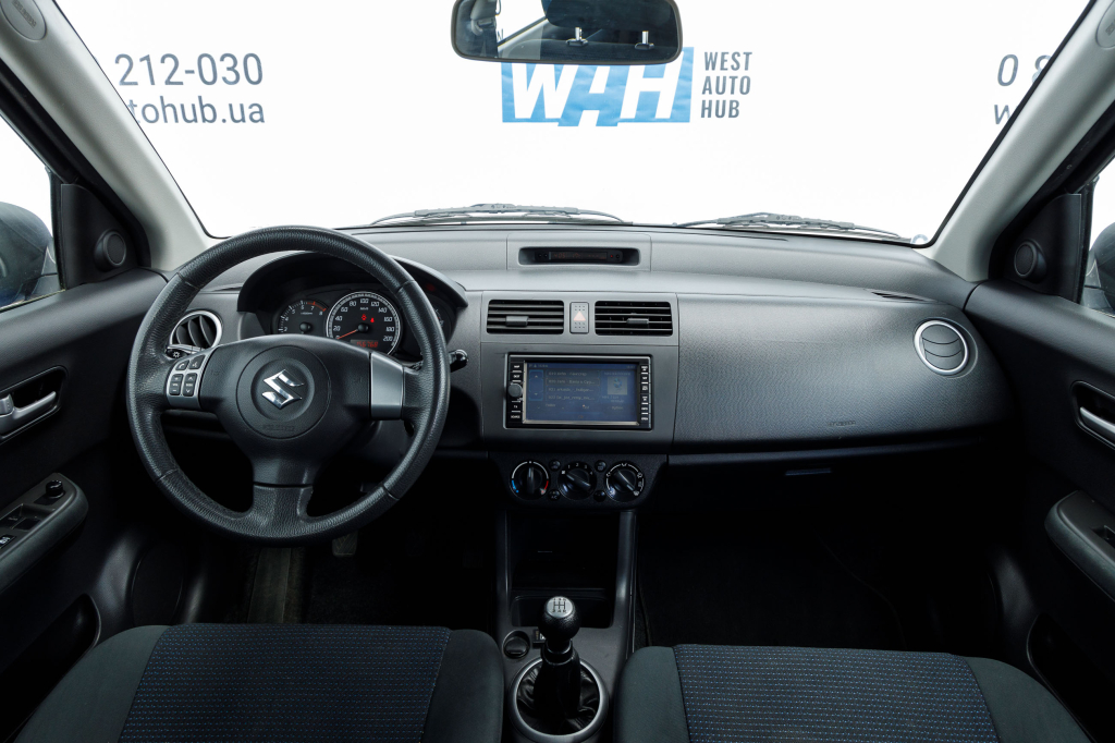 Suzuki Swift 2010 photo 21