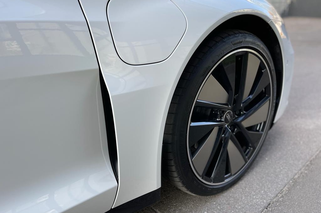 Audi e-tron GT 2021 фото 7