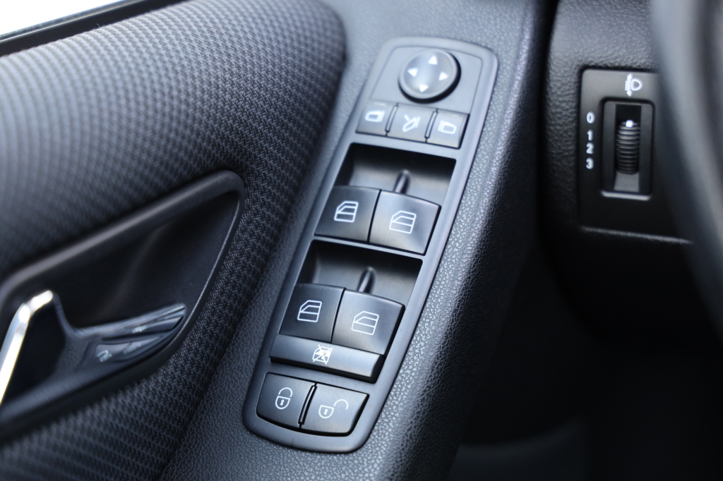 Mercedes-Benz A-Class A180 W169 2011 photo 34