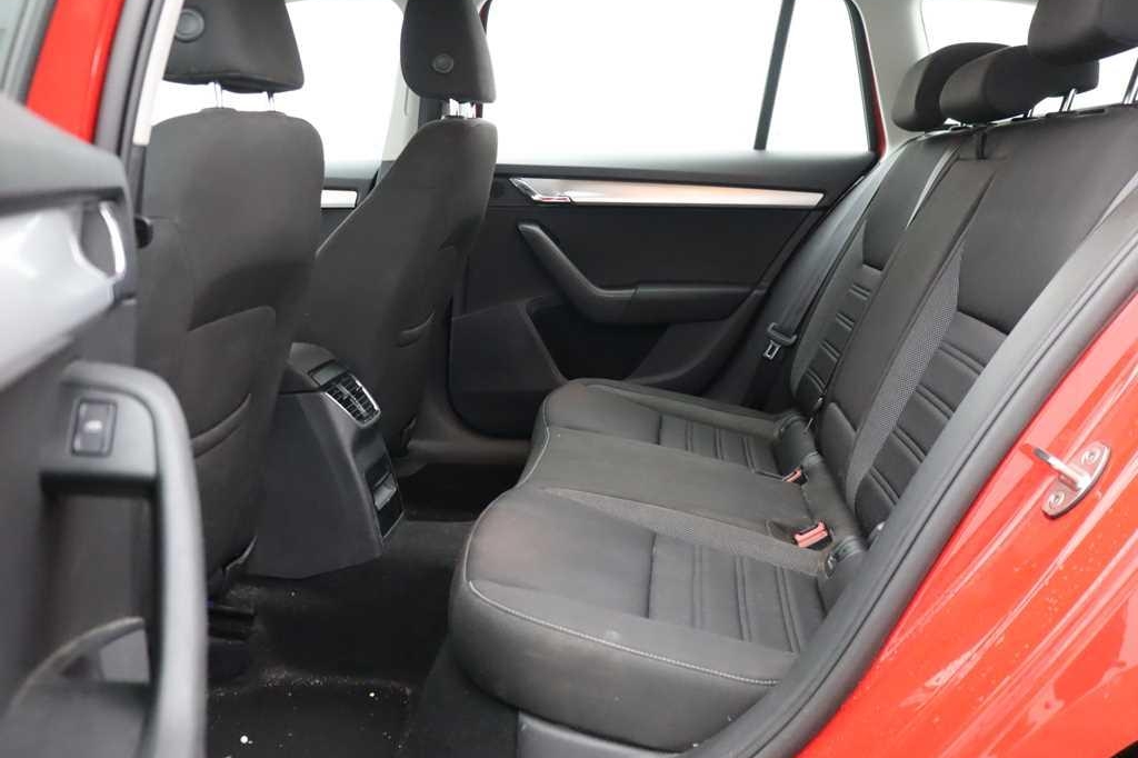 Skoda Octavia Combi 2018 фото 1