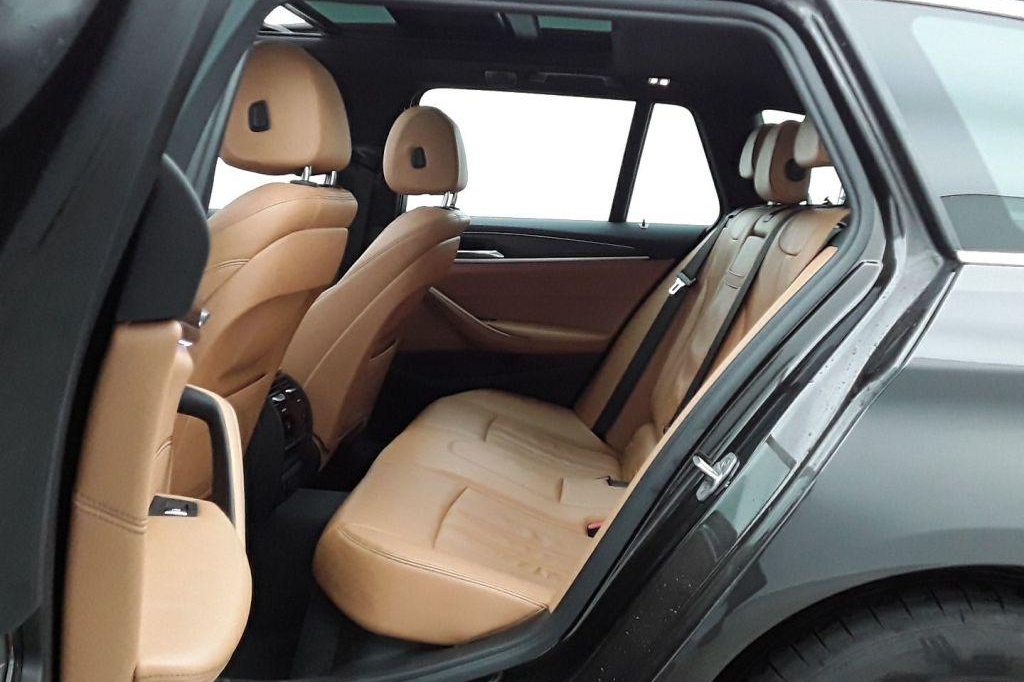 BMW 5er Touring 2017 photo 2