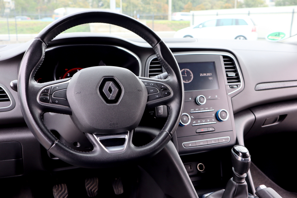 Renault Megane 2017 фото 31