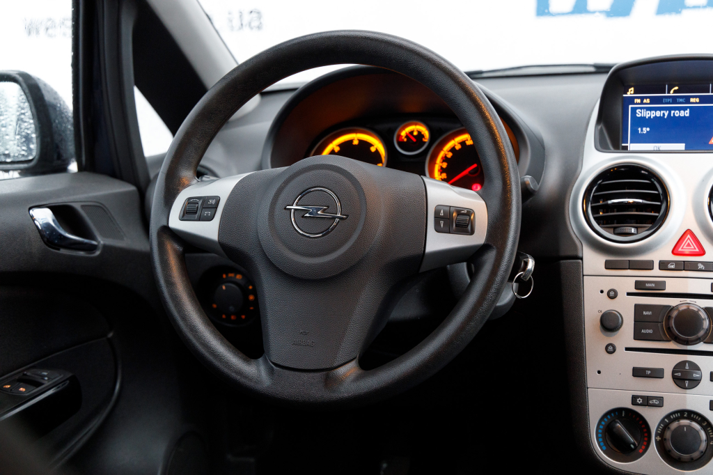 Opel Corsa photo 7