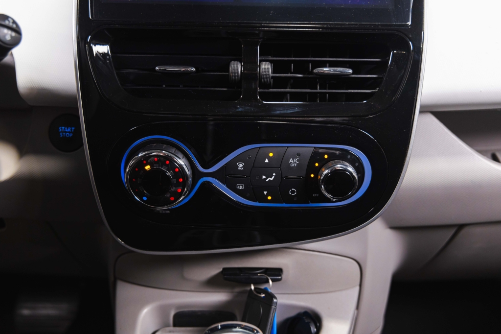 Renault Zoe 2018 фото 18