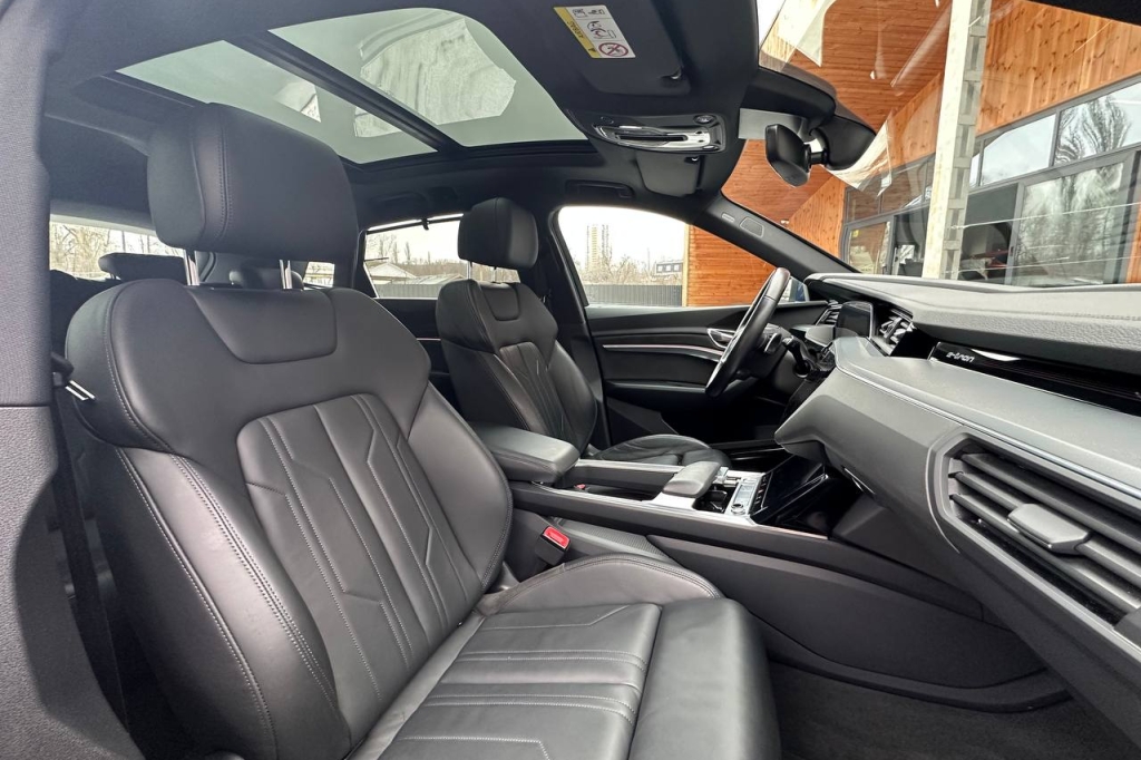 Audi e-tron 95 kWh  2020 фото 16