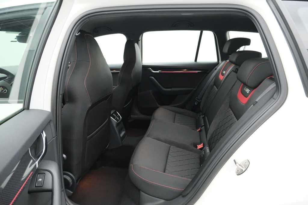 Skoda Octavia Combi 2018 фото 6