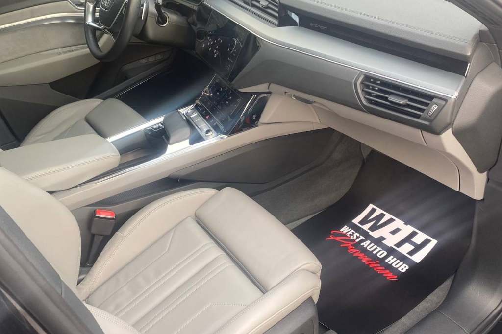 Audi e-tron 2019 фото 10