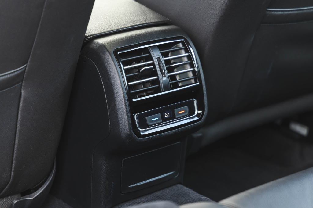 Volkswagen Passat R-Line 4Motion 2018 фото 33