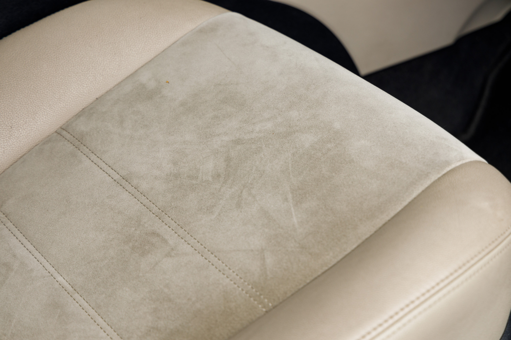 Toyota Avensis 2014 фото 23