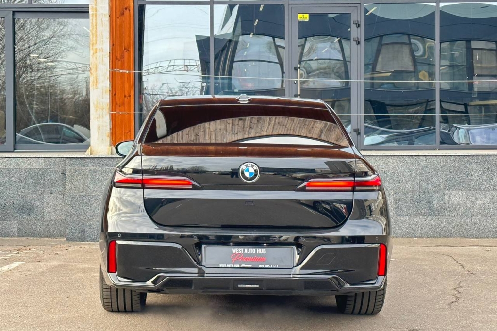 BMW 7 Series 740d 2024 фото 5