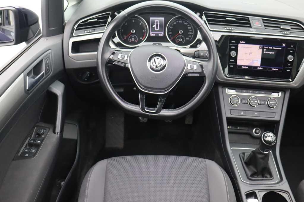 Volkswagen Touran 2018 photo 2