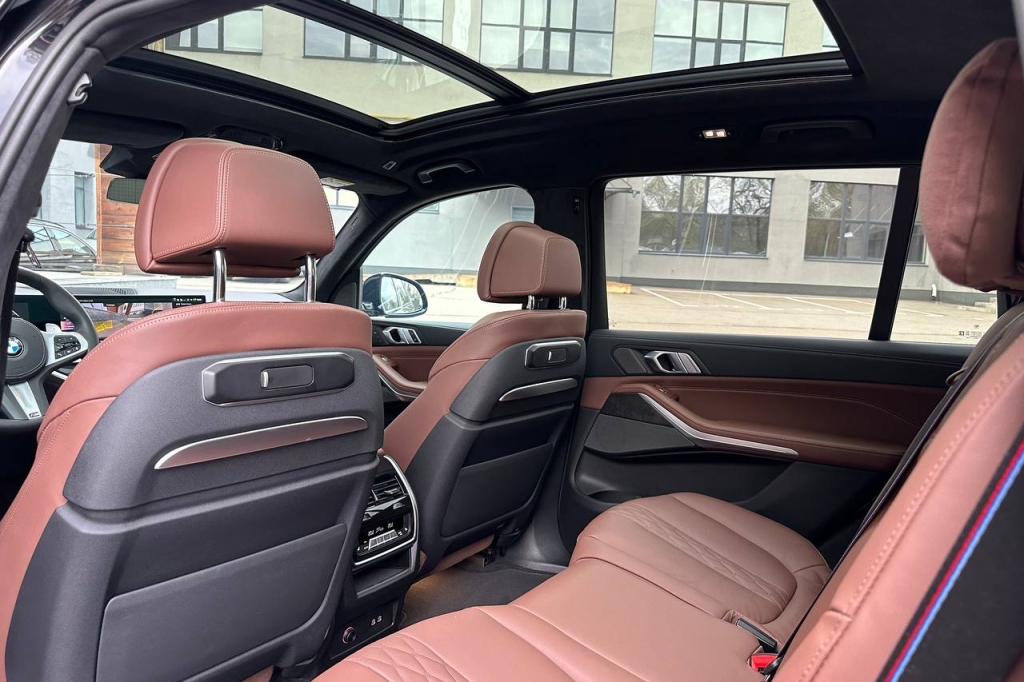 BMW X7 40d 2024 фото 17