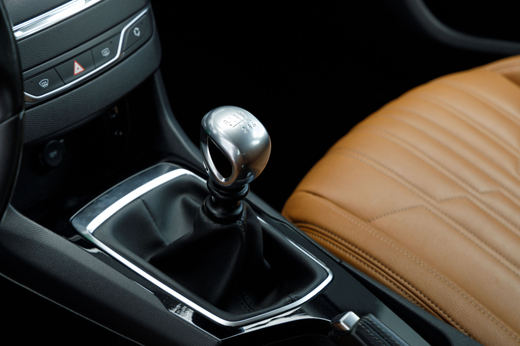 Peugeot 308 2015 фото 12