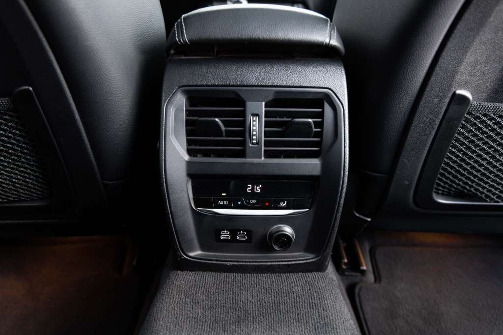 BMW 3 Series 320d 2019 фото 31