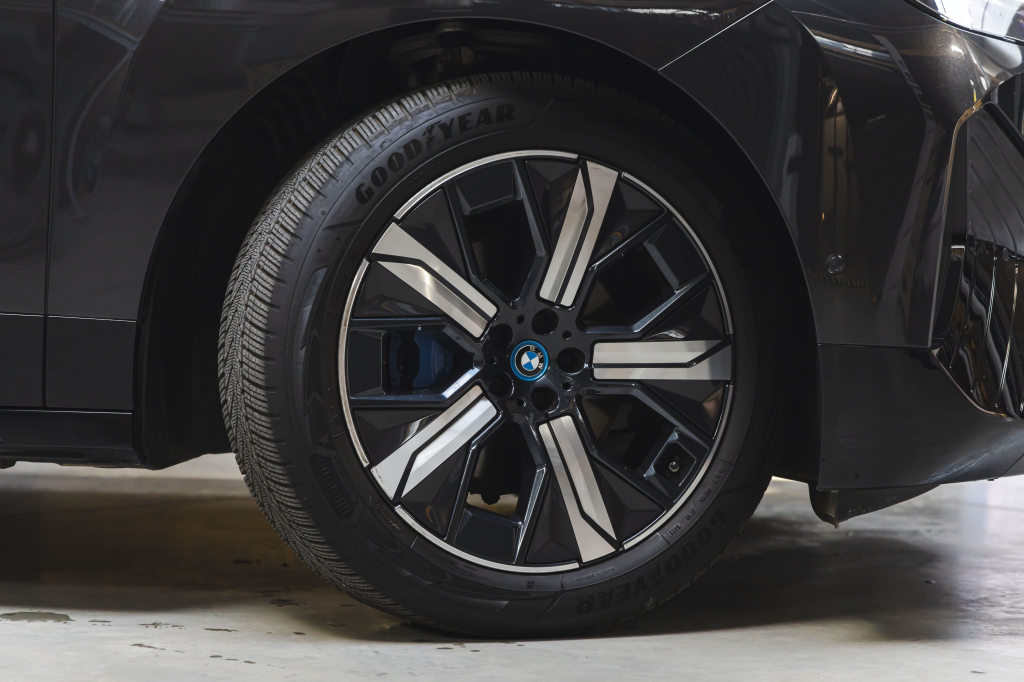 BMW iX xDrive40 2022 фото 6