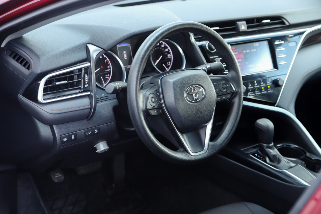 Toyota Camry LE 2017 фото 18