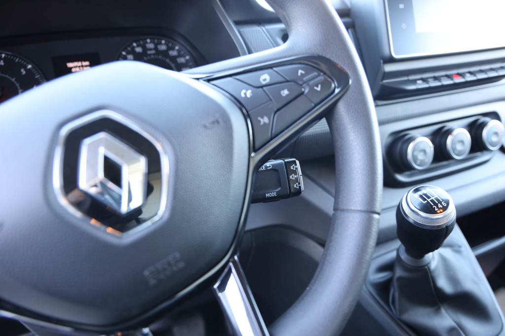 Renault Trafic 2023 фото 19