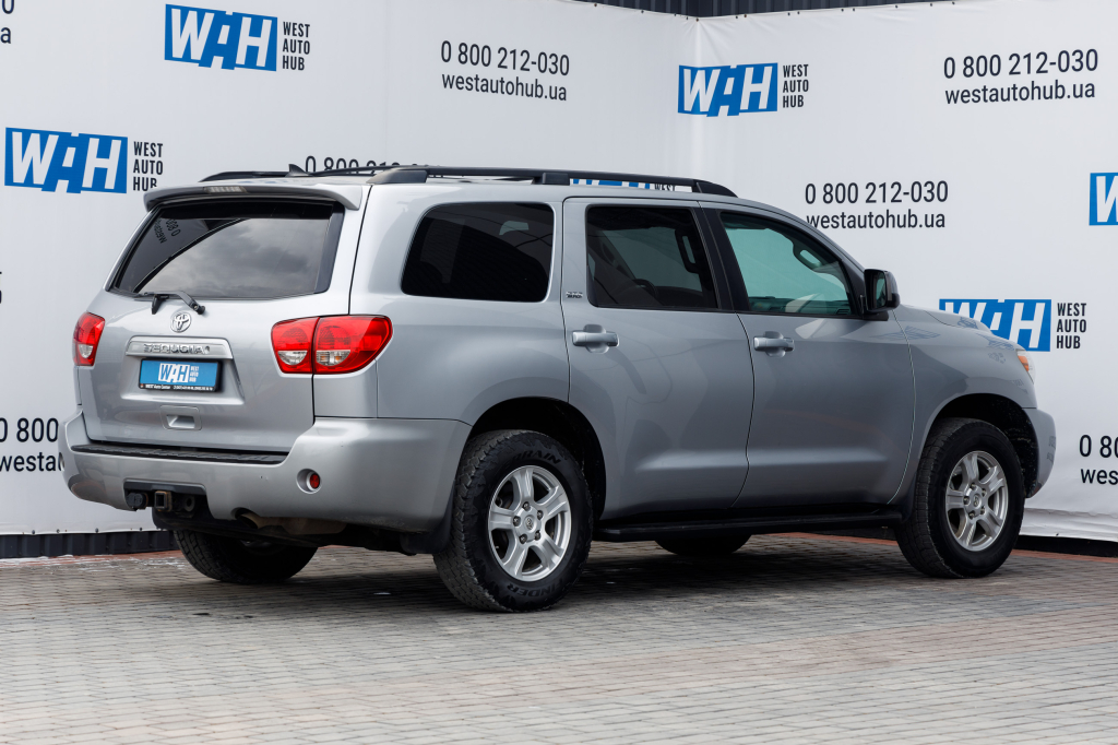 Toyota Sequoia SR5 2012 photo 3