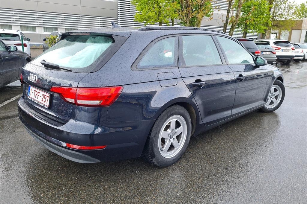 Audi A4 Avant 2018 photo 2