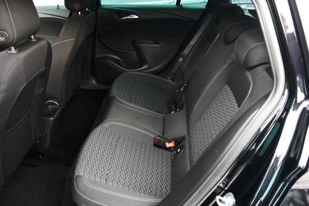 Opel Astra Sports Tourer 2018 photo 2