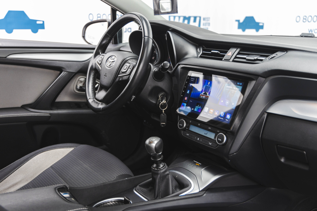 Toyota Avensis 2016 фото 26