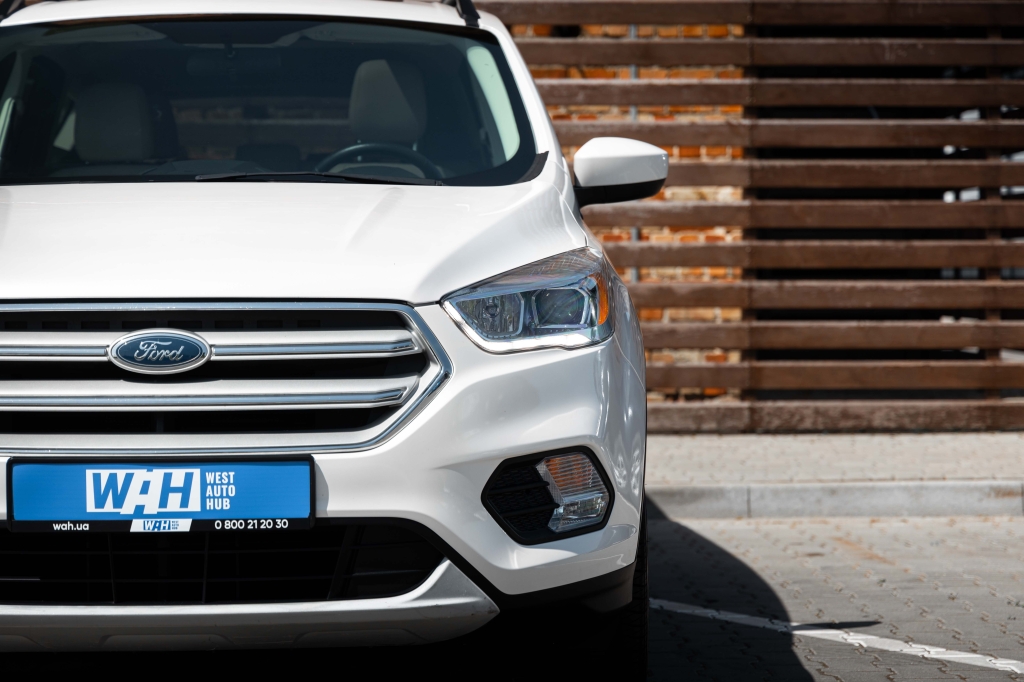 Ford Escape SEL 2019 photo 2