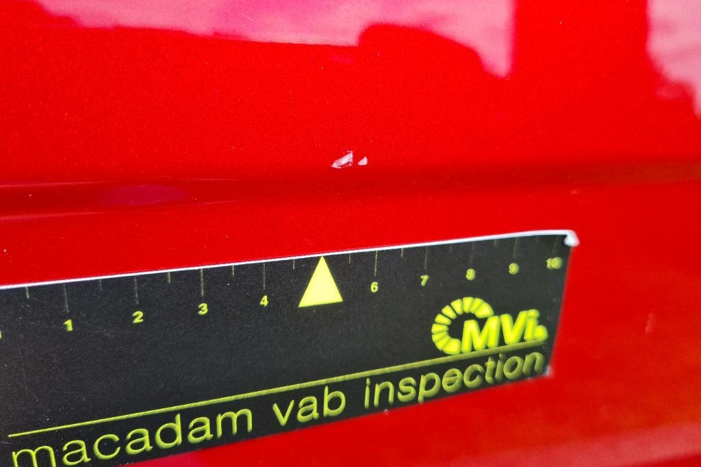 Jaguar XE 2016 photo 26