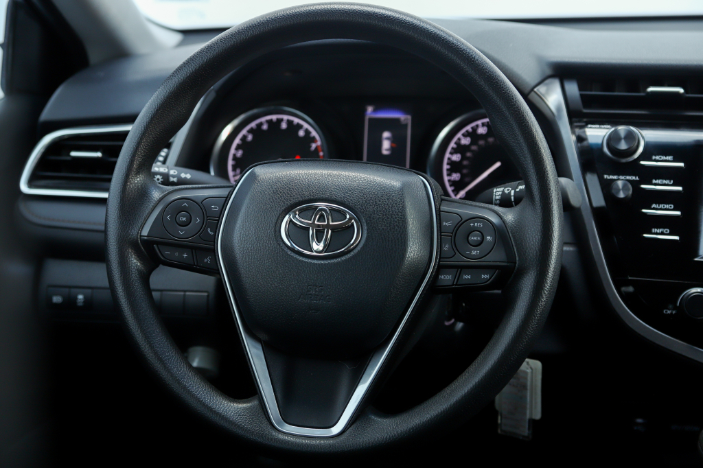 Toyota Camry LE 2017 фото 21