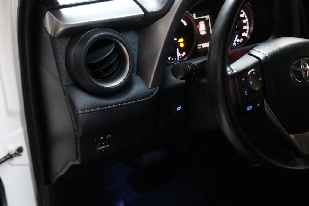 Toyota RAV4 2017 фото 27