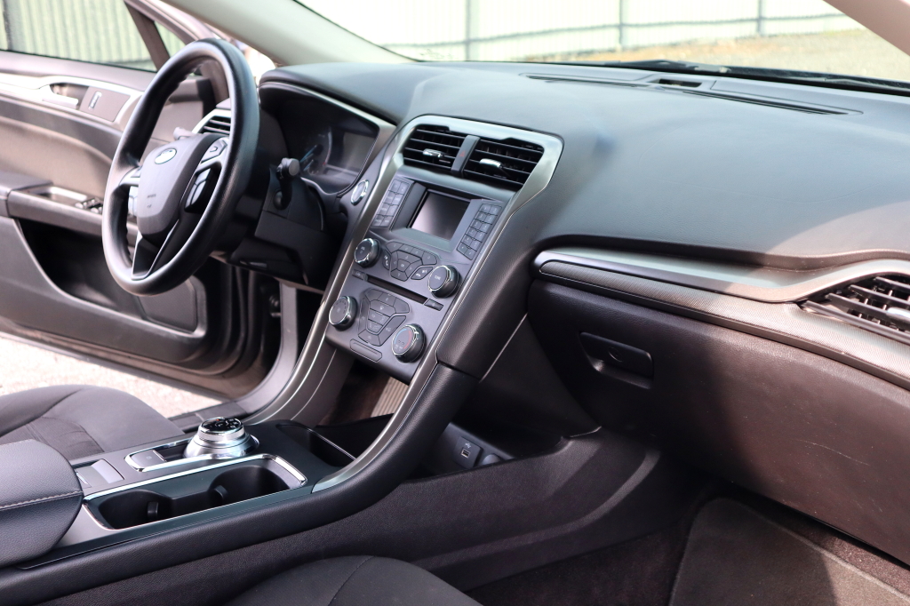 Ford Fusion 2016 photo 22