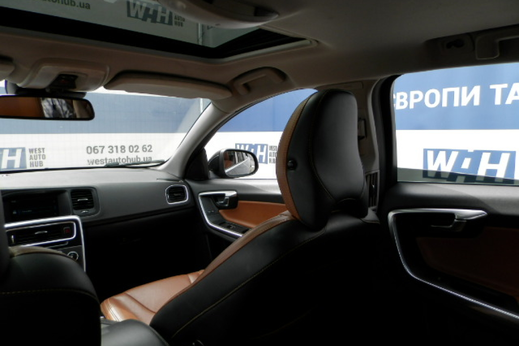 Volvo V60 2012 photo 25