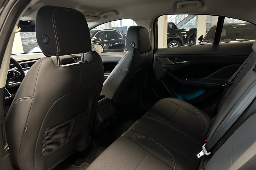Jaguar I-Pace EV400 2021 photo 14