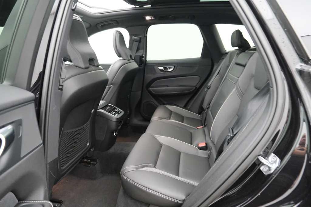 Volvo XC60 2020 фото 4