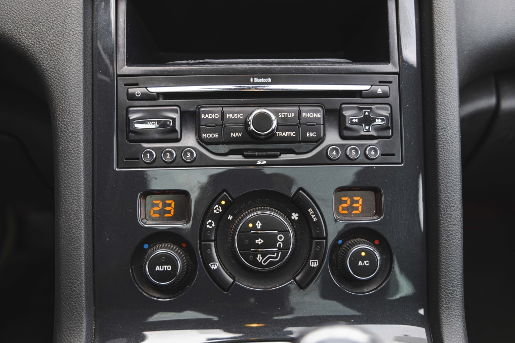 Peugeot 5008 2012 photo 19