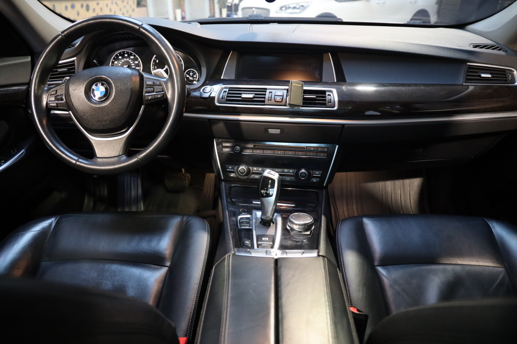 BMW 5 Series GT 2015 фото 20