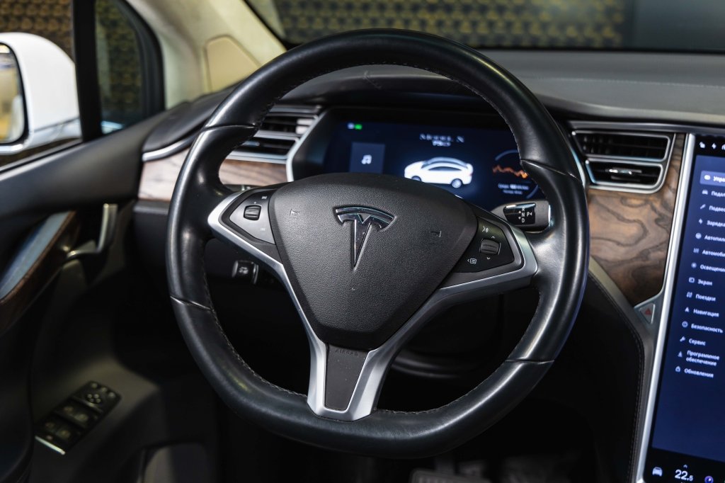 Tesla Model X 75D 2017 фото 22