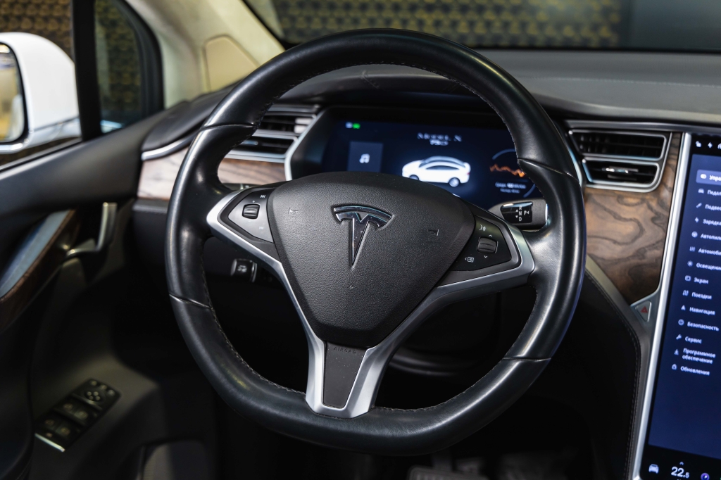 Tesla Model X 75D 2017 фото 22