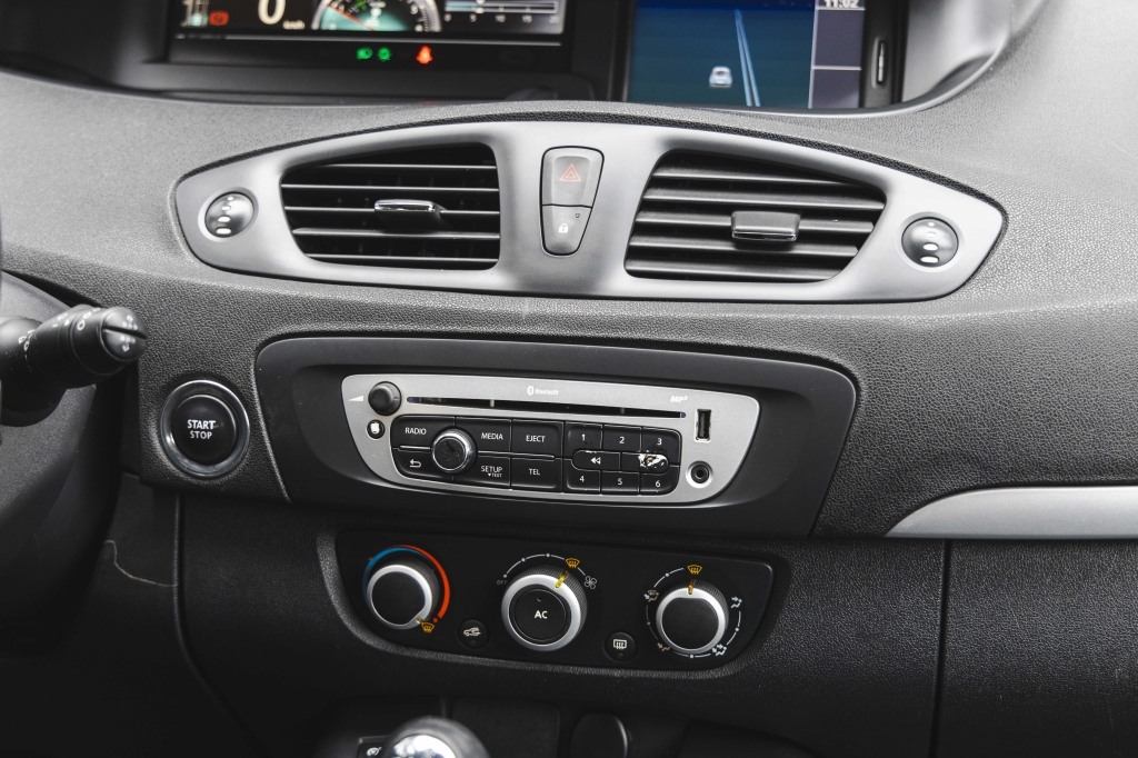 Renault Scenic 2013 фото 30