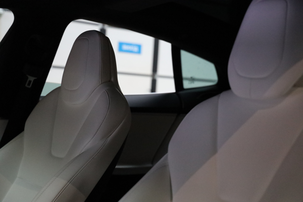 Tesla Model S 2017 фото 14